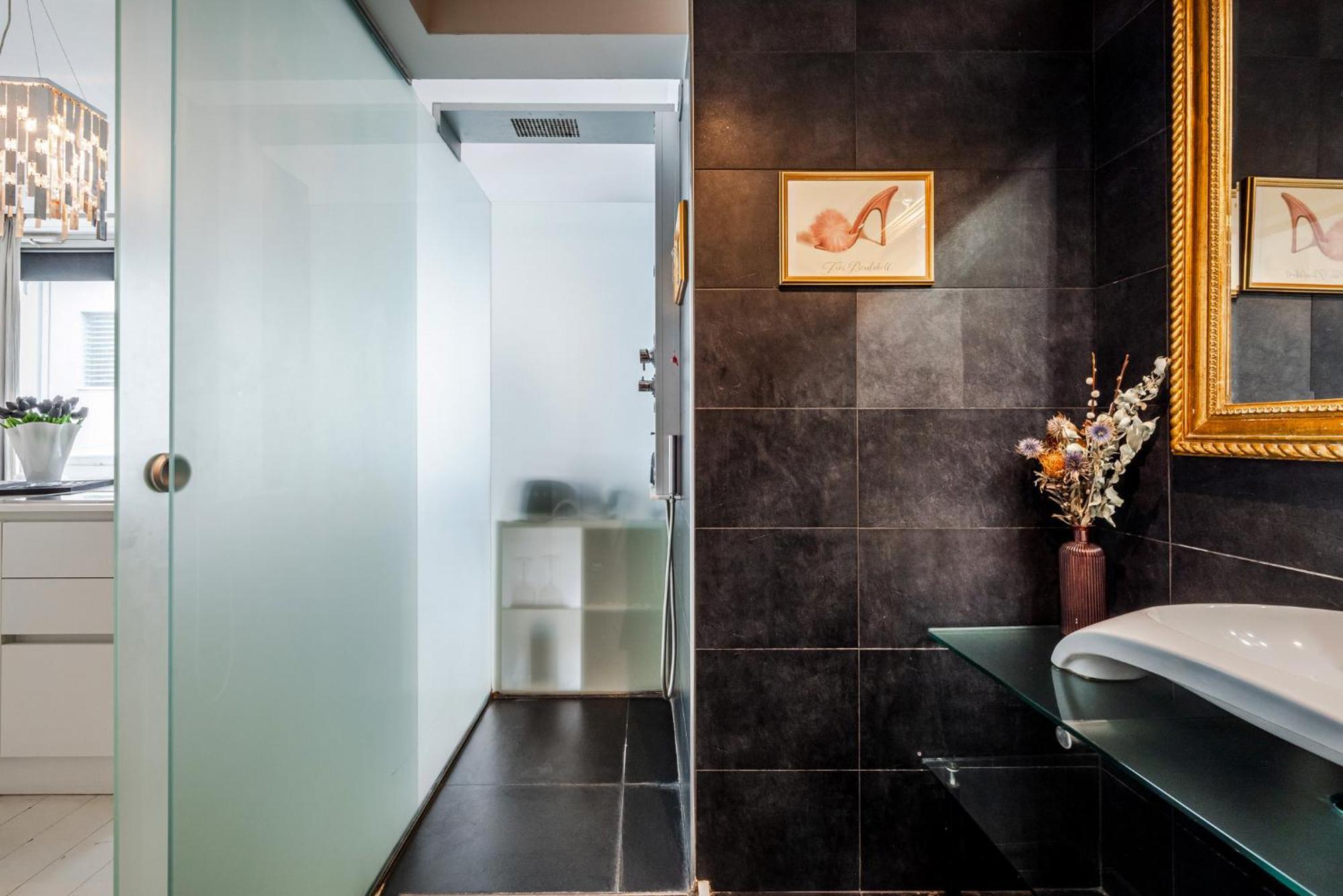 The Boutique Houses - Iconic Suite In Galleria Duomo With Private Parking Milano Eksteriør bilde